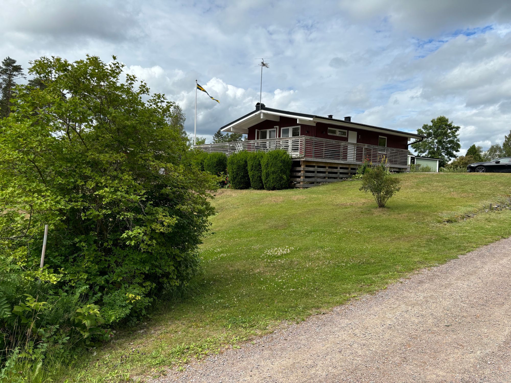 sommarstuga I lugnt sommarstuge-område