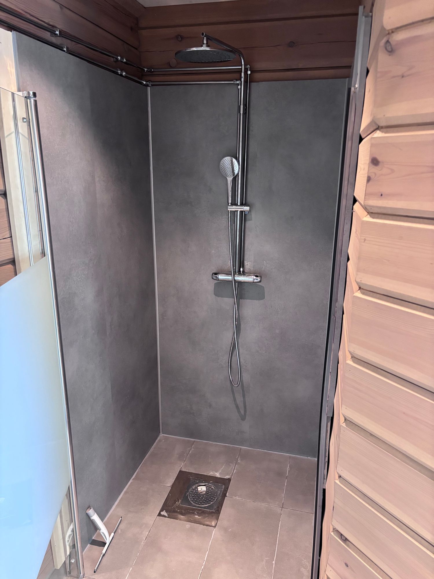 Villa Fjällsaga, timmerhus med ski-in/ski-out läge – bild 16 av 23