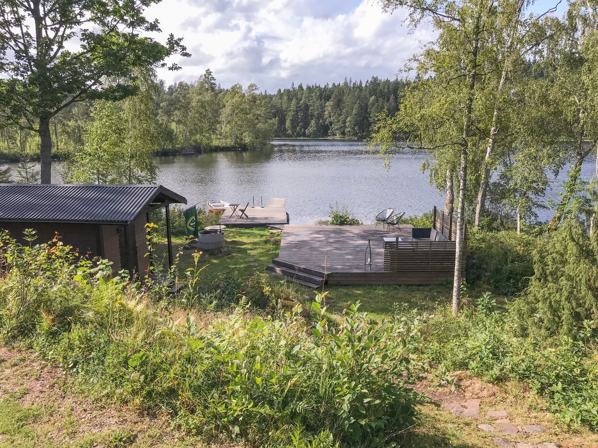 Hus på strandtomt med egen brygga och många bäddar – bild 17 av 24