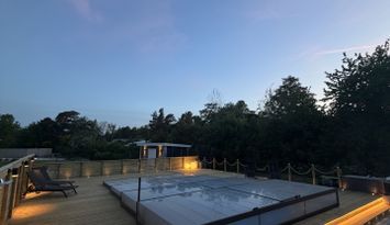 Modern villa med uppvärmd pool nära havet