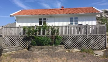 Välutrustad stuga m havsutsikt i Stockevik