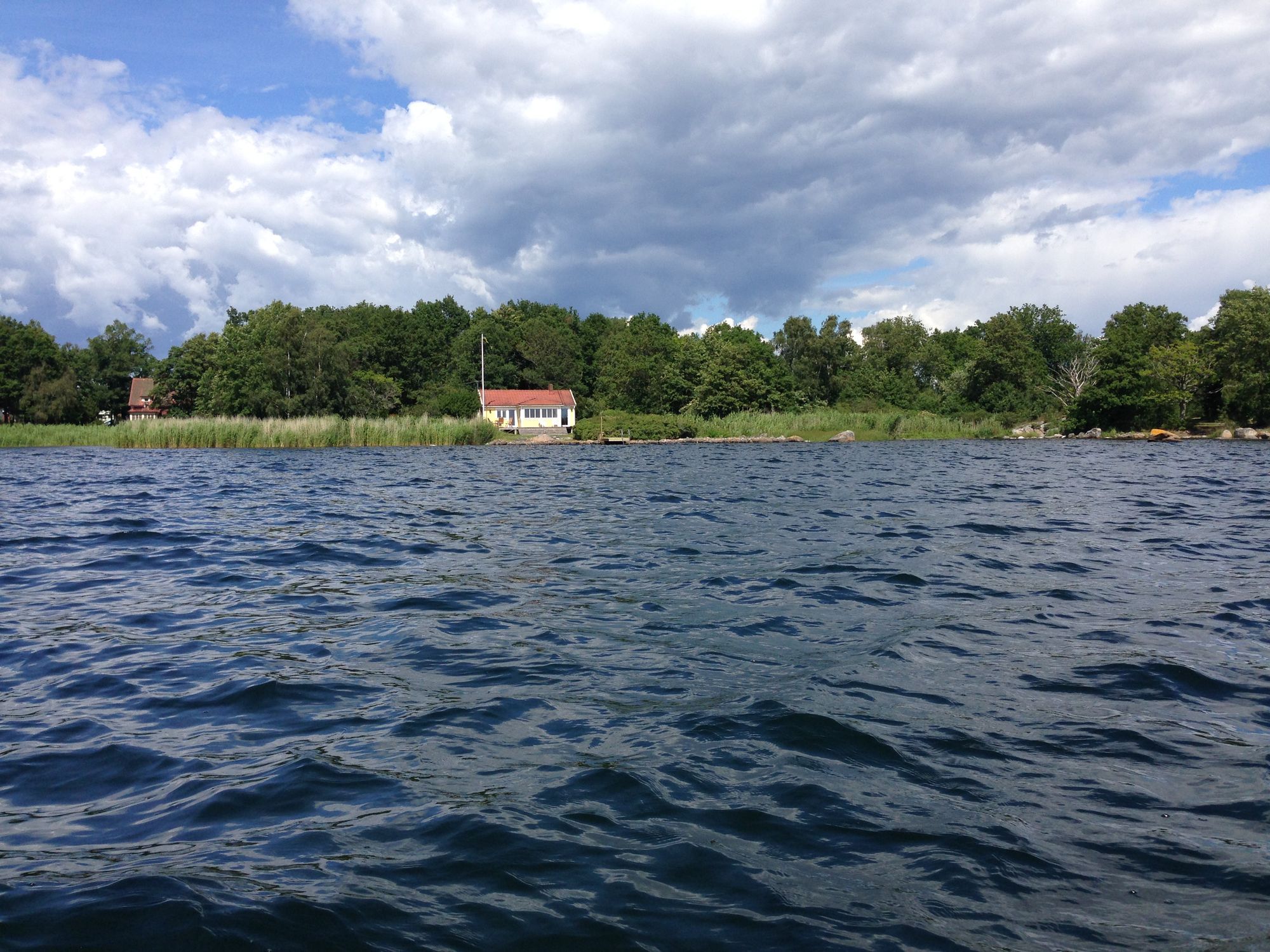 Hus med havstomt, egen badbrygga & panoramautsikt – bild 3 av 23