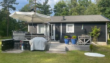 Stuga på natursköna Rossö