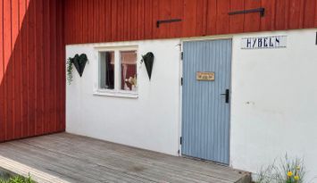 Lägenhet i uthus på gård nära Siljan