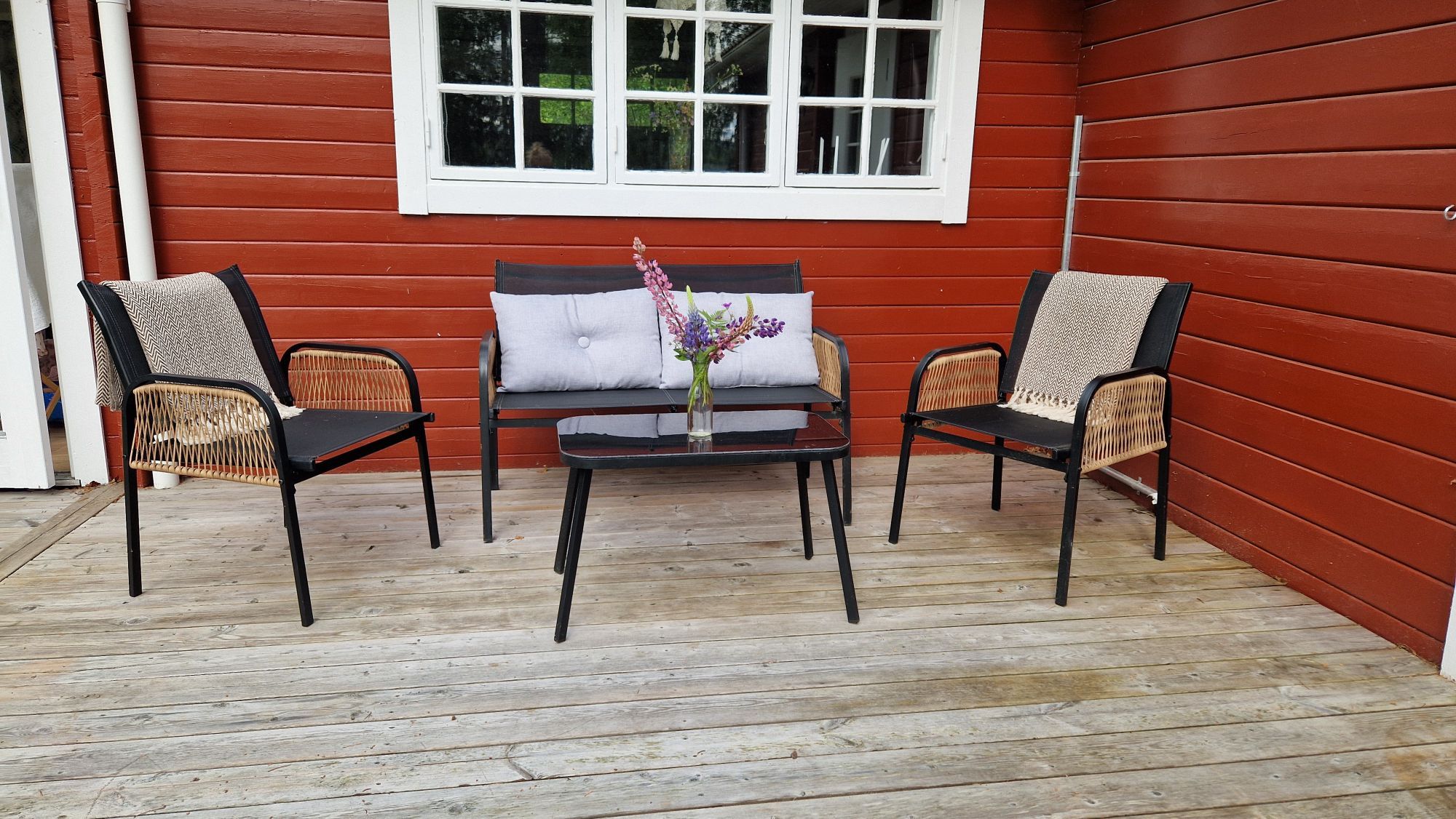 Nyrenoverad stuga med egen brygga – bild 16 av 24