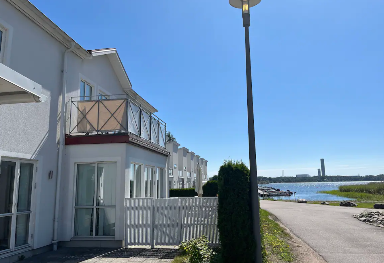 Havsnära modern villa
