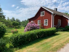 Charming red cabin in the country outside of Älmhu