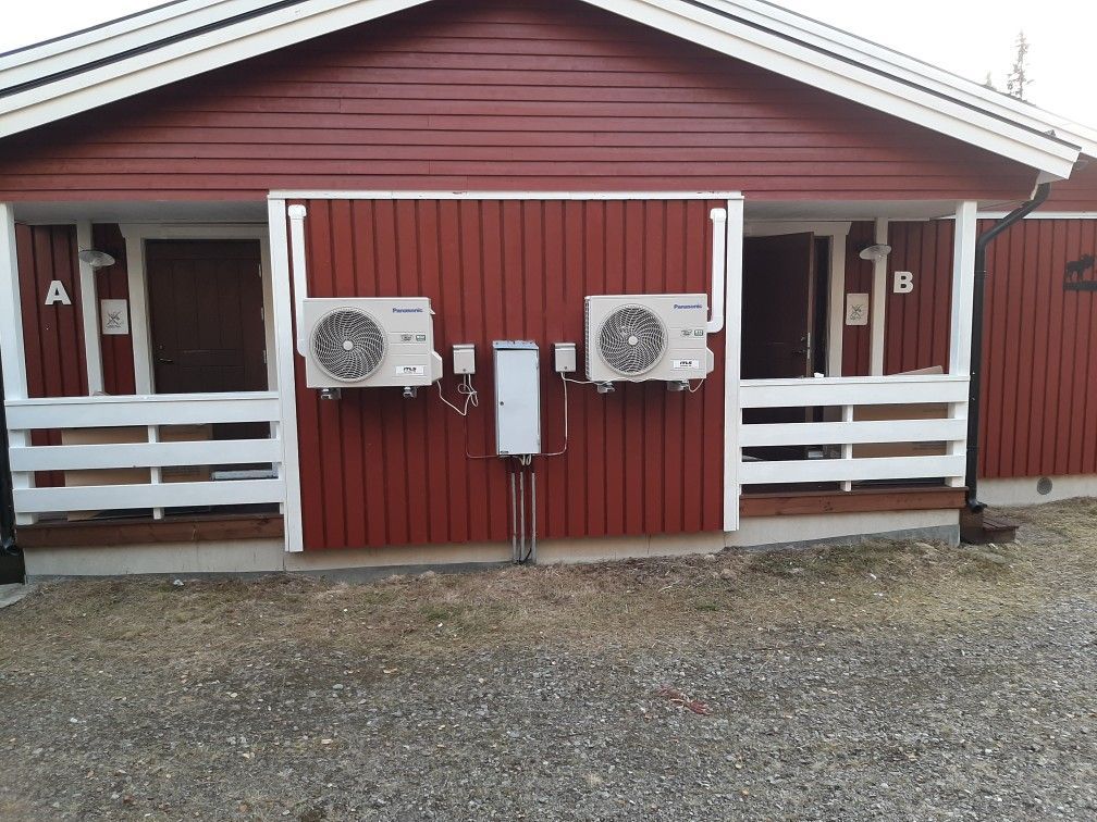 Fjällstuga med ski in Ammarnäs – bild 2 av 10