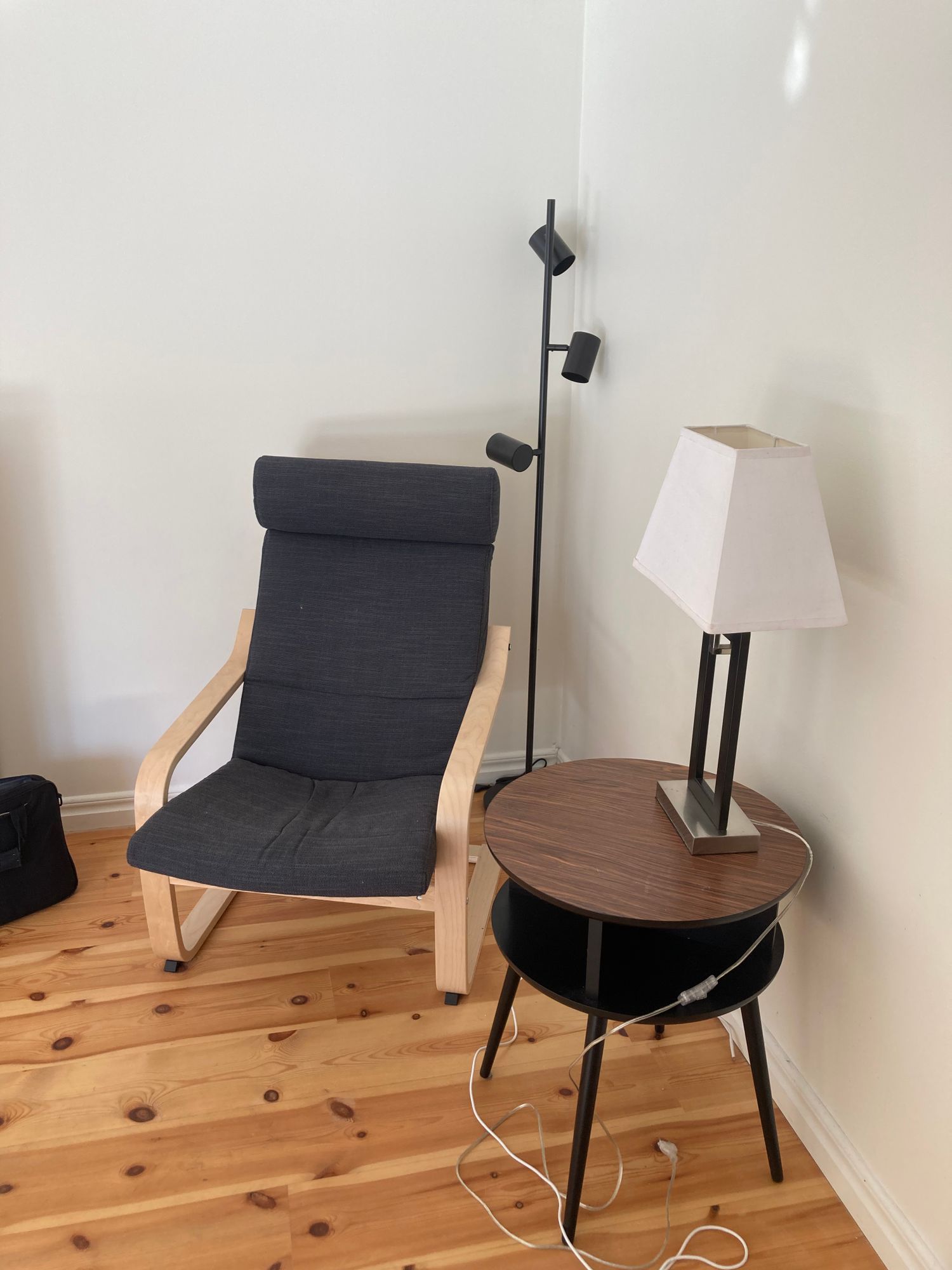 Modernt fritidshus nära hav och sandstrand. – bild 7 av 14