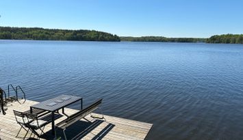 Sjöstuga med vedeldad bastu i naturreservat