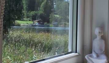 30 meter till havet. Roddbåt m motor. Diskmaskin.