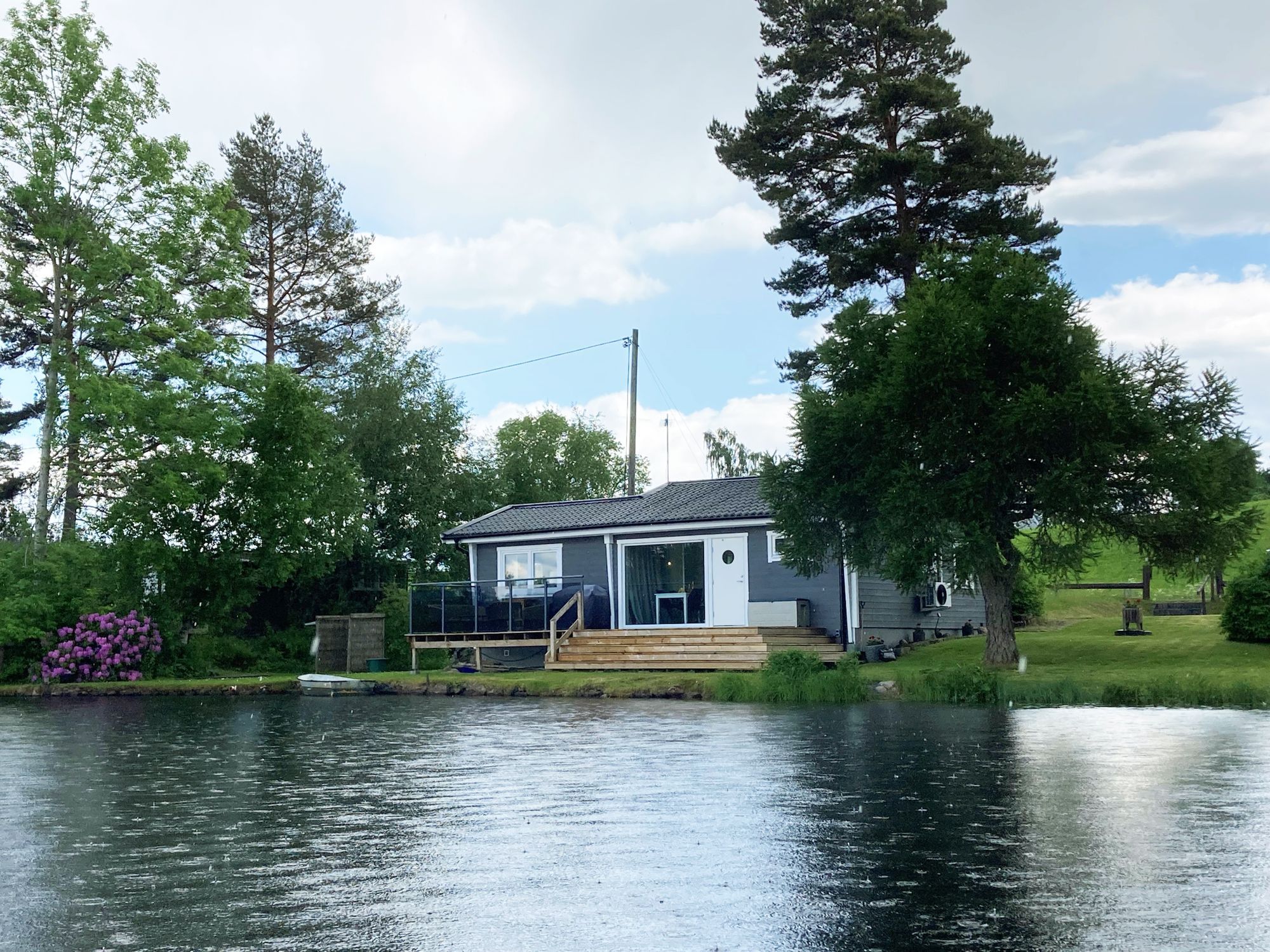 Härlig stuga med panoramautsikt över sjö| SE07027