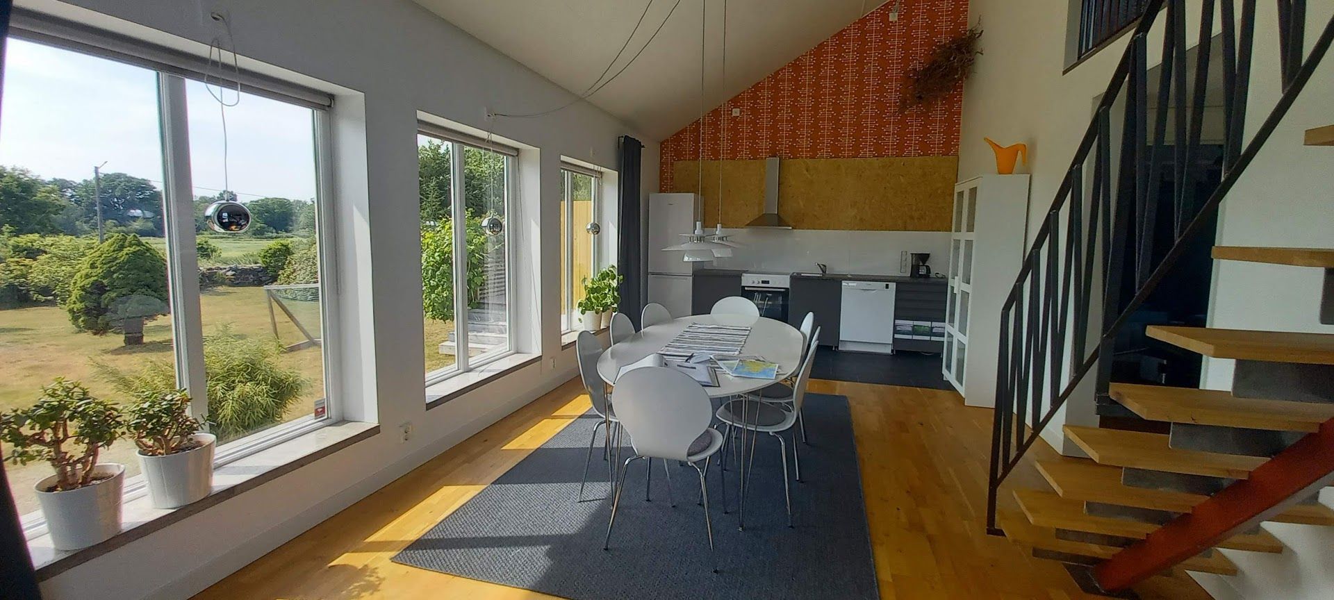 Modernt hus mitt i Blekinge med närhet till havet – bild 2 av 19