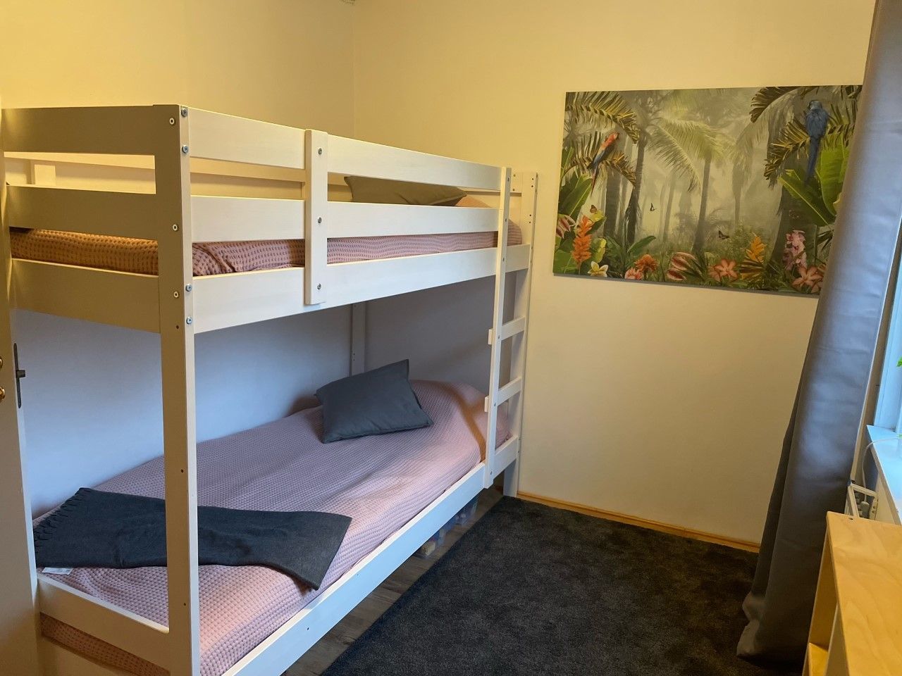 Stuga med egen pool vid badsjö. – bild 19 av 22