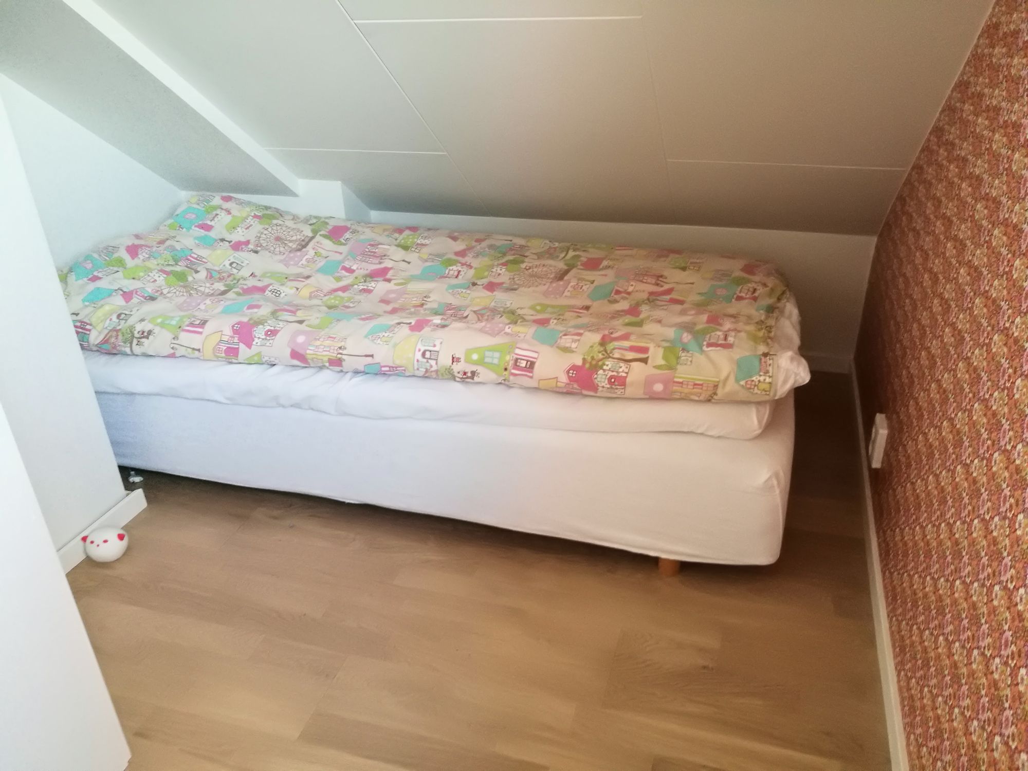 Modernt havsnära hus med hög standard och badtunna – bild 17 av 24