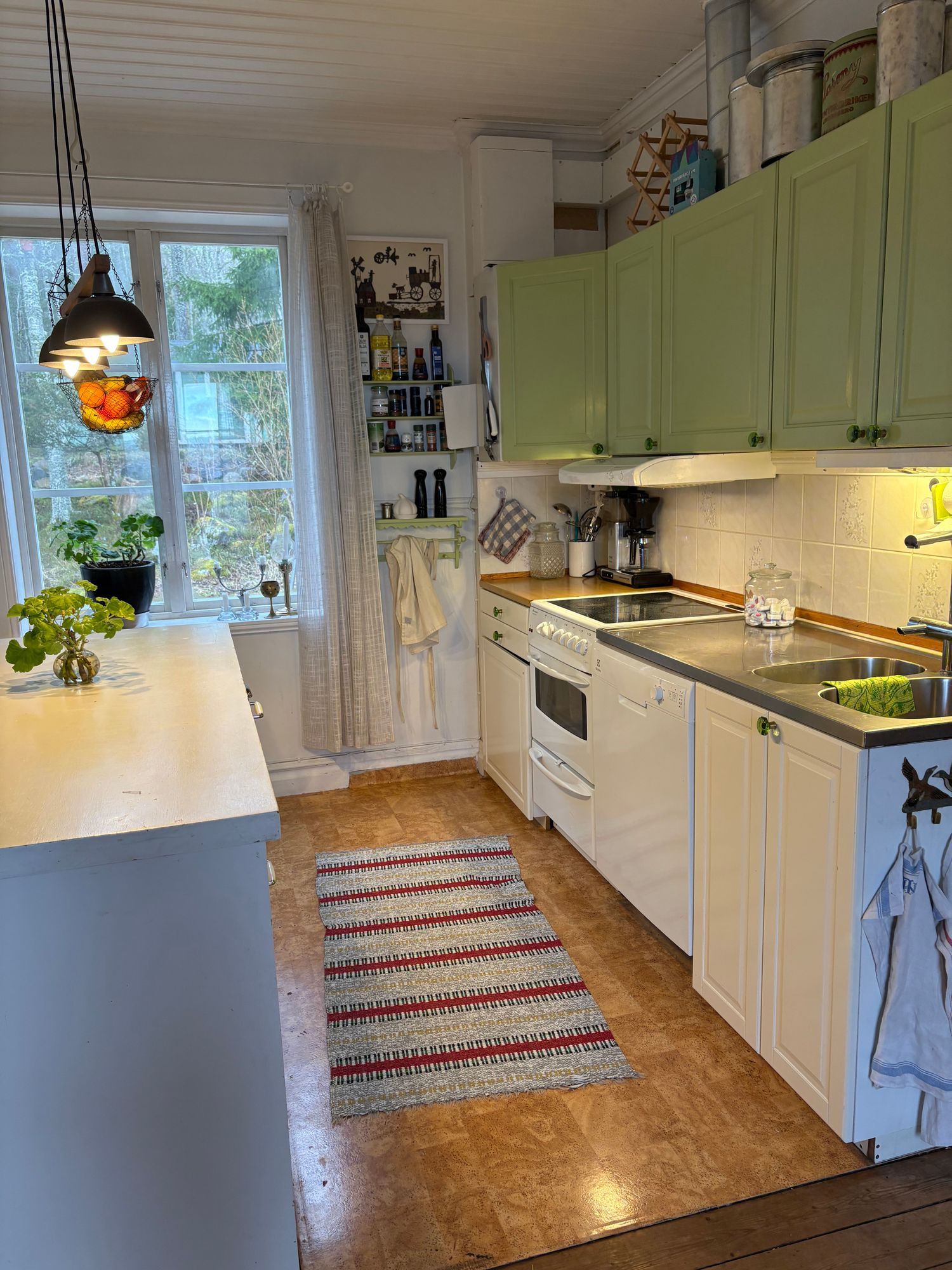 Ombyggt kapell – skogstomt med egen bastu – bild 9 av 14