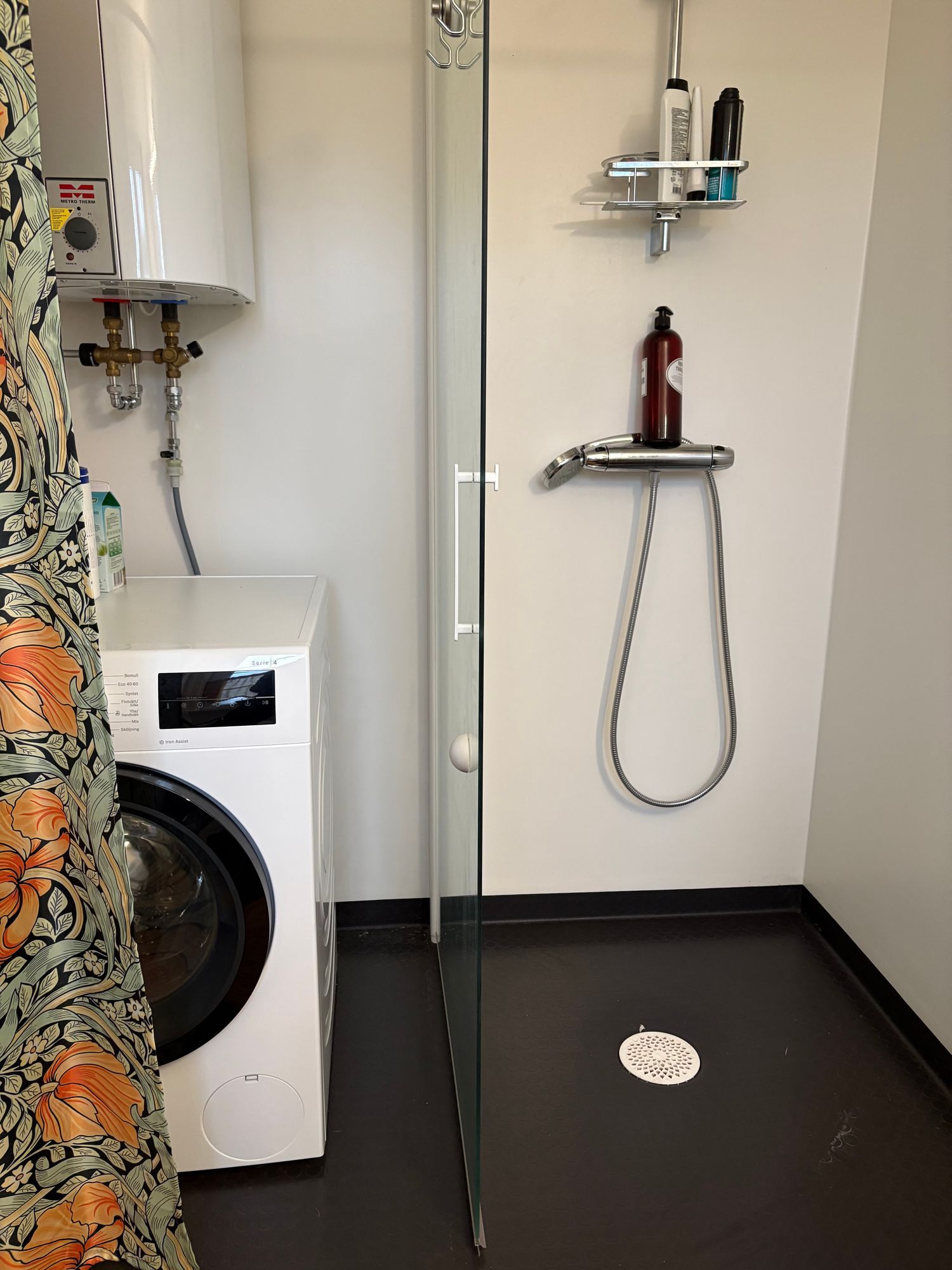 Ombyggt kapell – skogstomt med egen bastu – bild 14 av 14