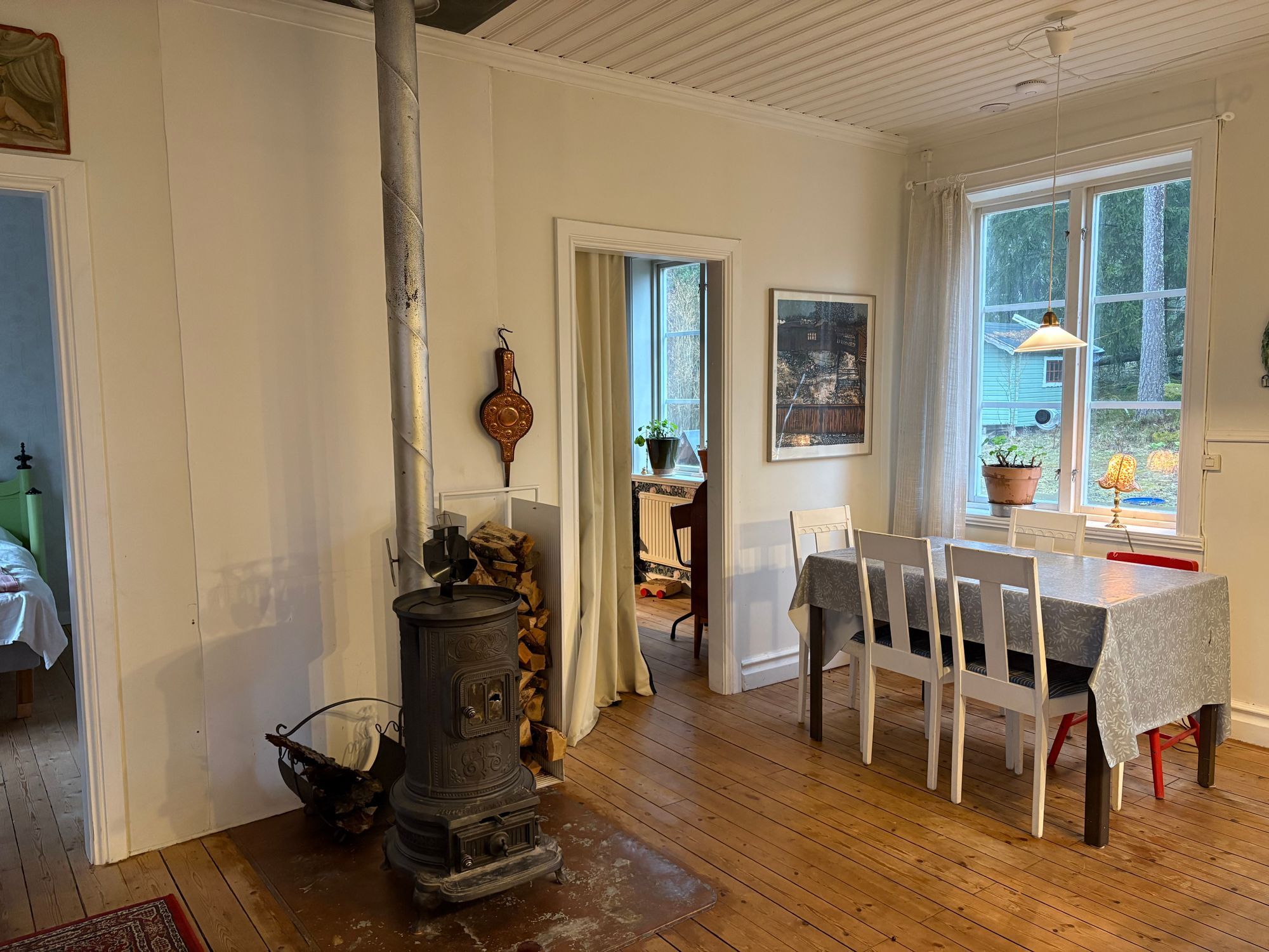 Ombyggt kapell – skogstomt med egen bastu – bild 7 av 14