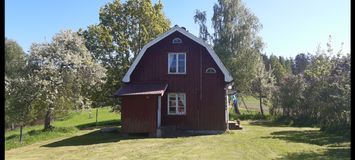 Mysig avskild stuga med fanstastisk sjöutsikt