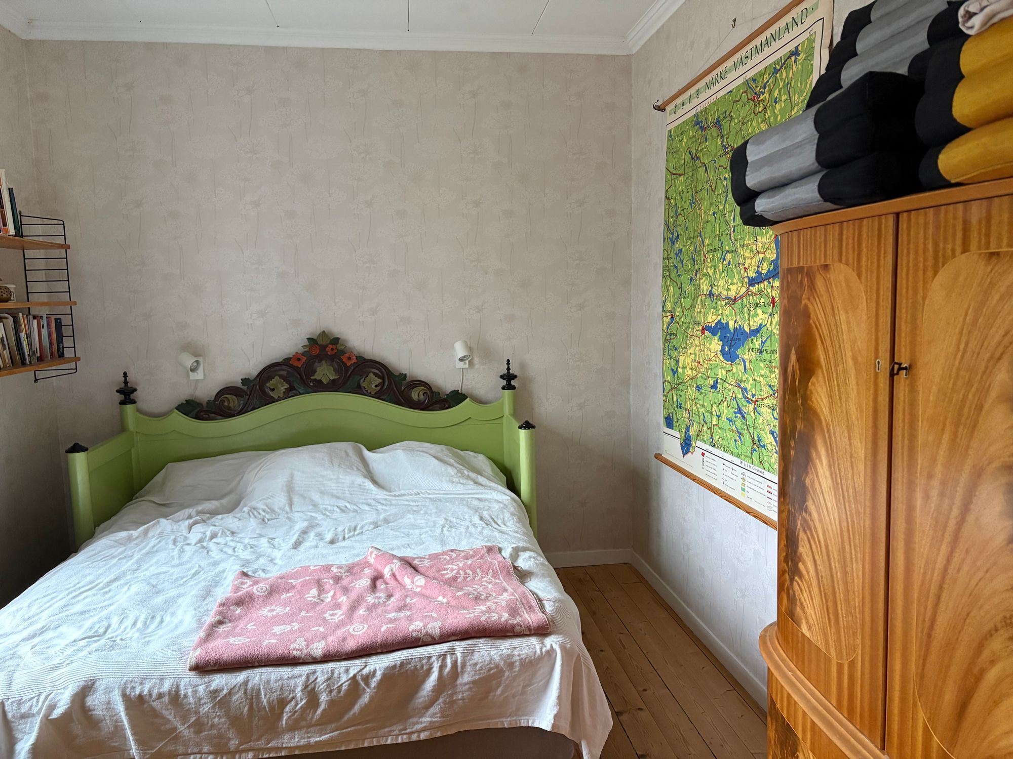 Ombyggt kapell – skogstomt med egen bastu – bild 11 av 14