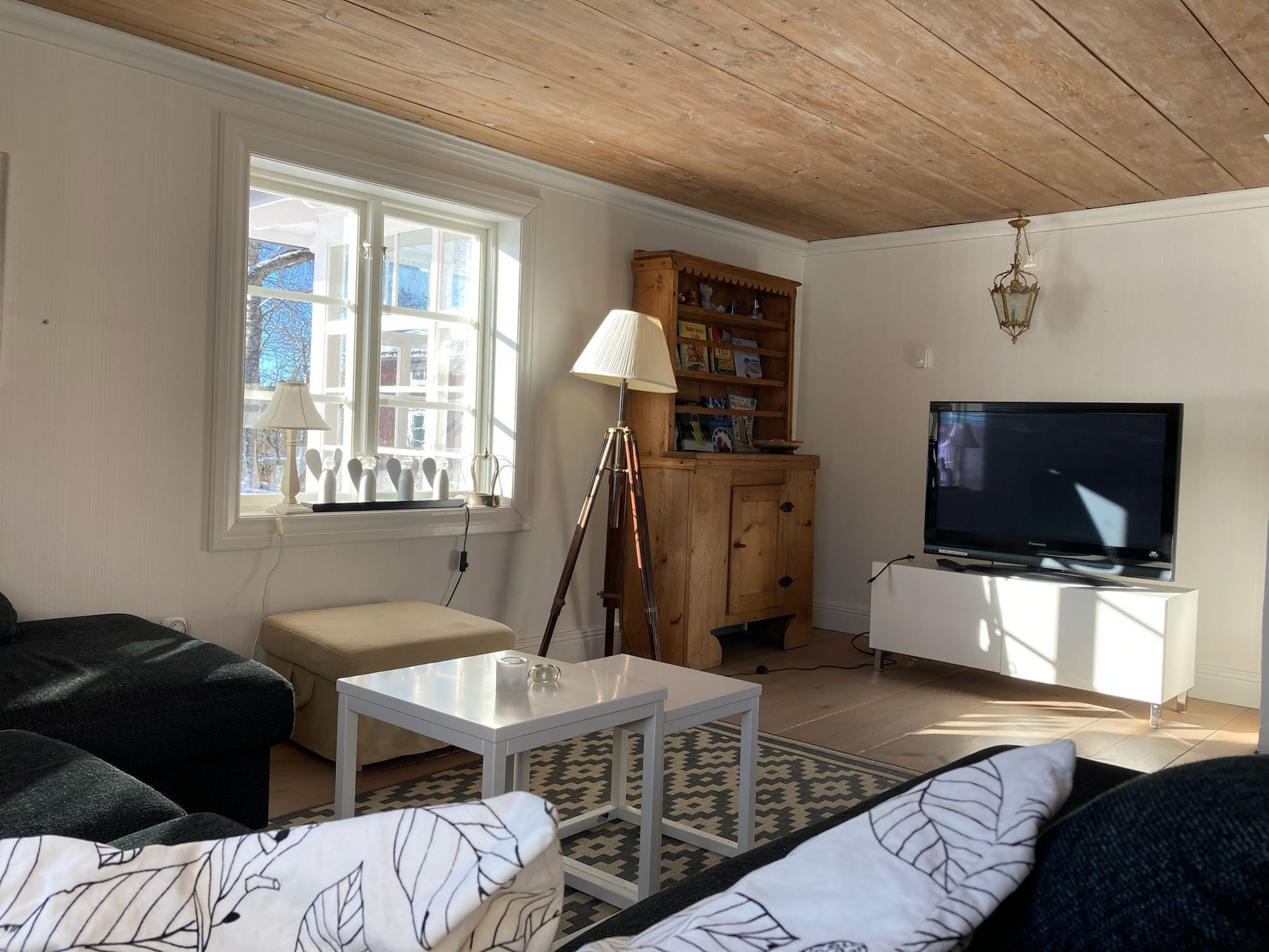 Mysig stuga i byn Löa i Bergslagen – bild 10 av 24