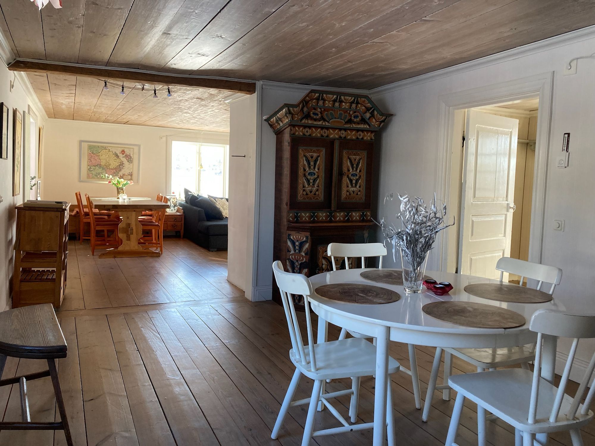 Mysig stuga i byn Löa i Bergslagen – bild 22 av 24