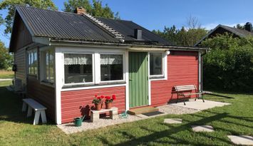 Mysig stuga och gäststuga på södra Gotland