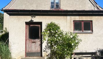 Stor lägenhet med radhuskänsla på Österlen!