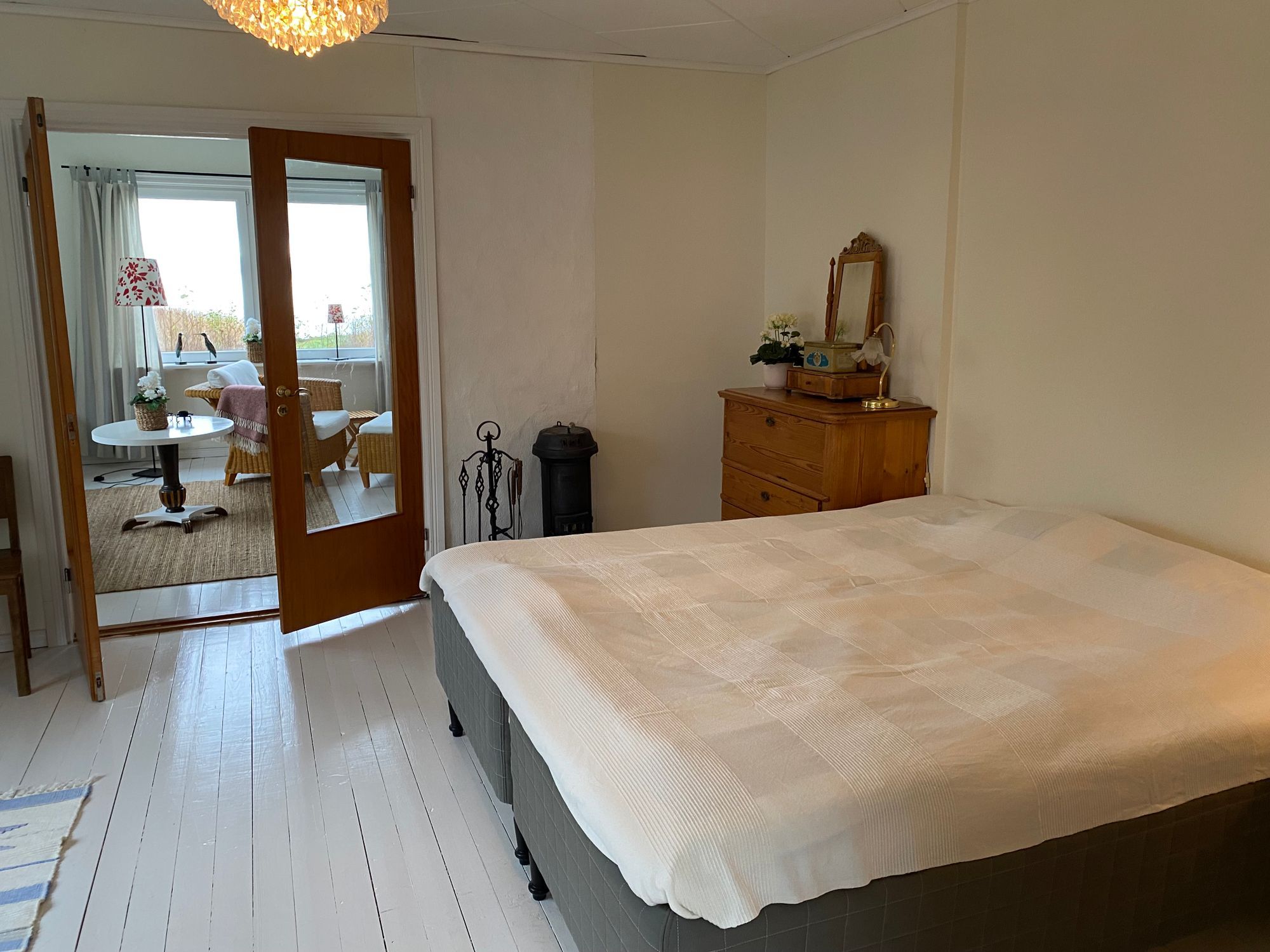 Sommarhus vid Södra Hjälmaren med sjötomt – bild 15 av 24