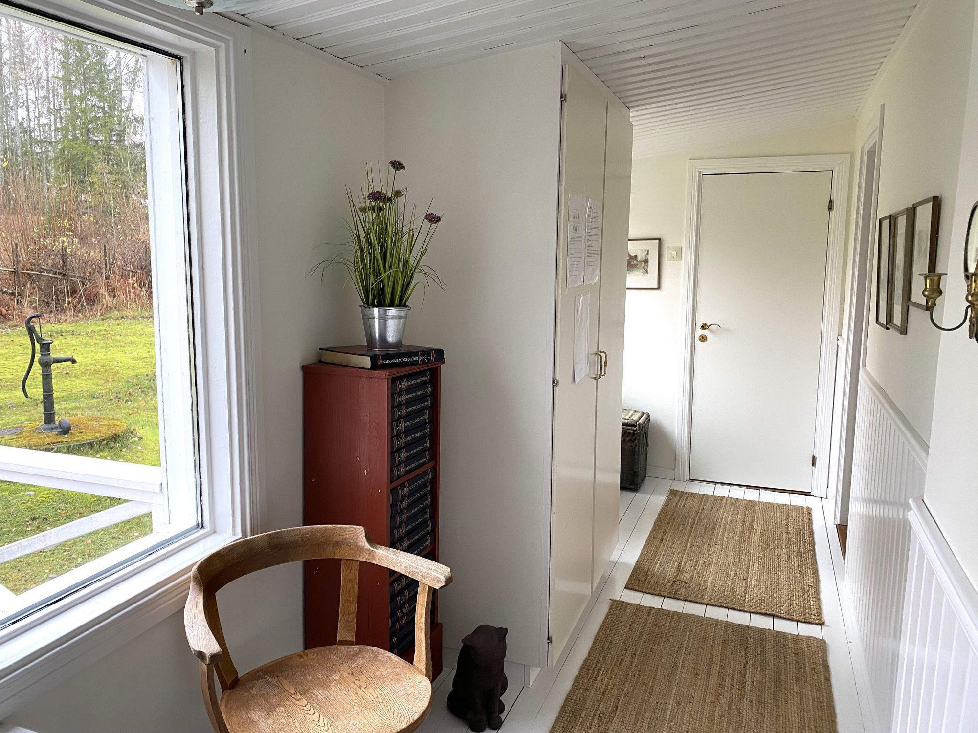 Sommarhus vid Södra Hjälmaren med sjötomt – bild 9 av 24