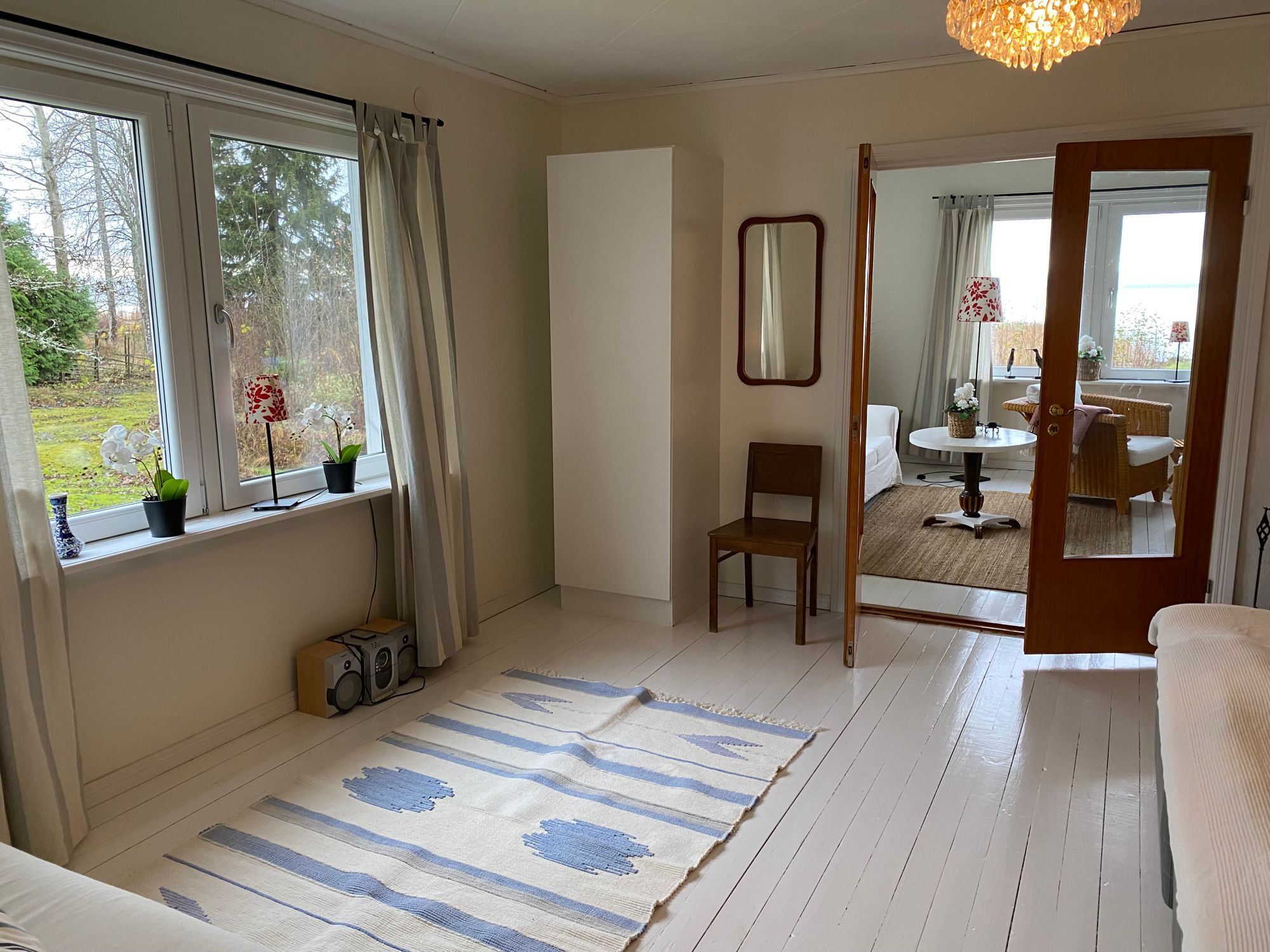Sommarhus vid Södra Hjälmaren med sjötomt – bild 17 av 24