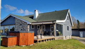 Ödegård/Skogsgård med sjö,spabad och oppkudde