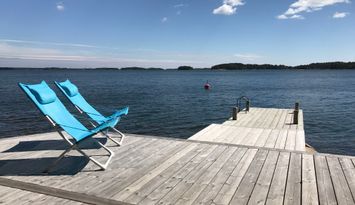 Yxlan med sjöutsikt och egen brygga