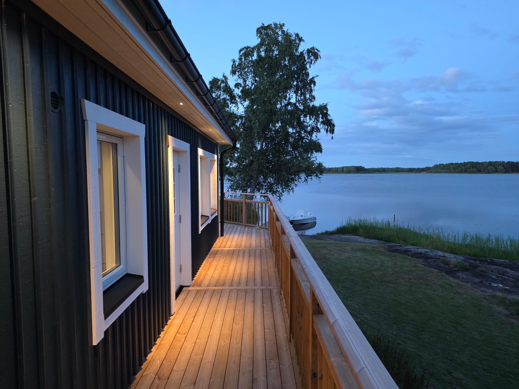 Stuga vid sjökanten – bild 20 av 22