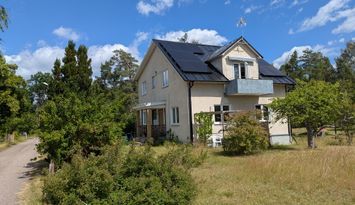 Lägenhet i tvåfamiljshus i Berga