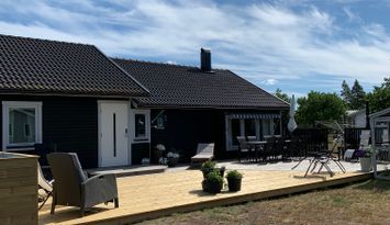 Modern cottage outside Köpingsvik