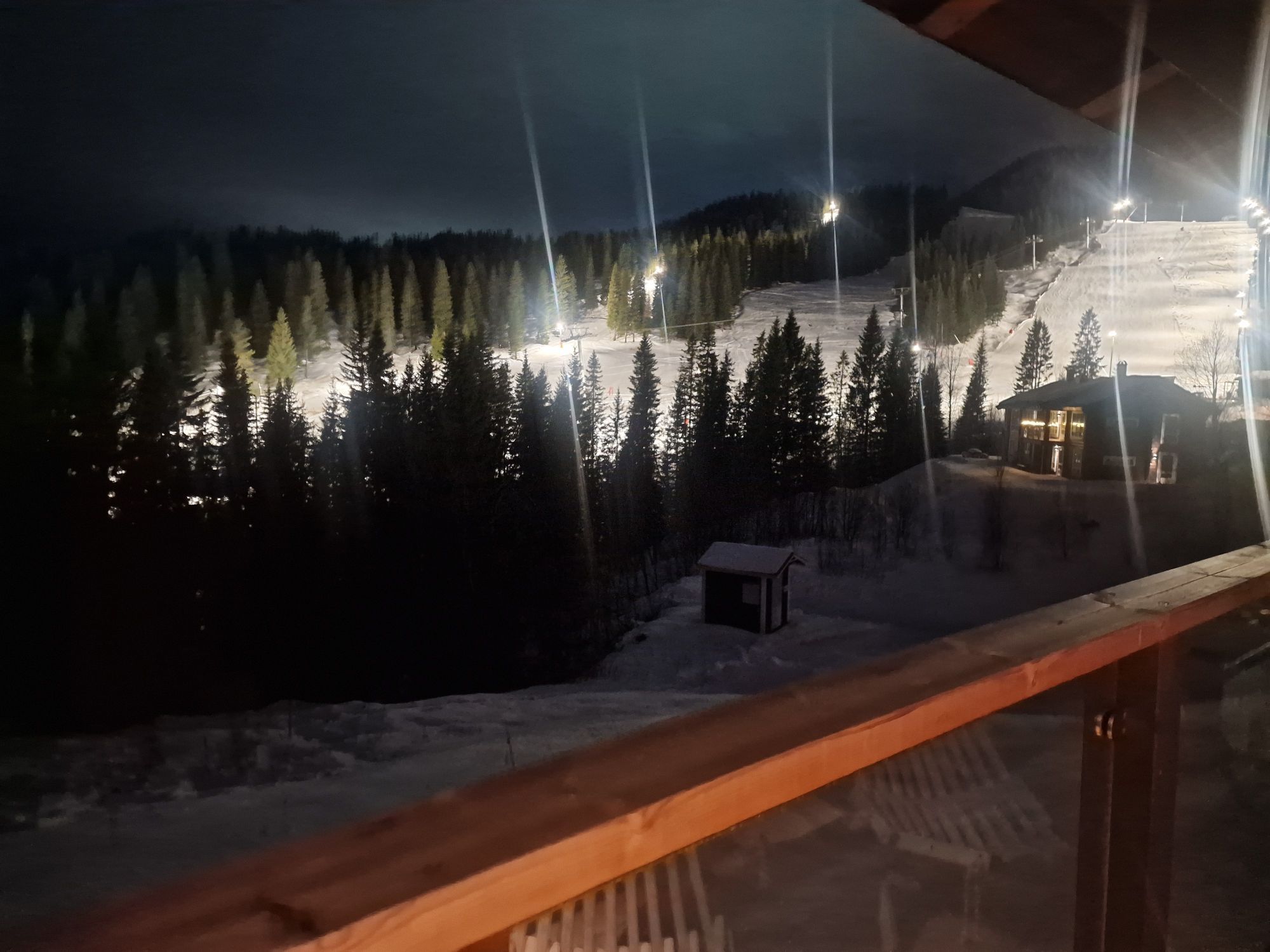 Mysig lodge med fantastiskt läge vid Sadelexpress – bild 18 av 21