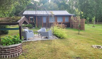 Sjönära avkoppling intill skogsbrynet