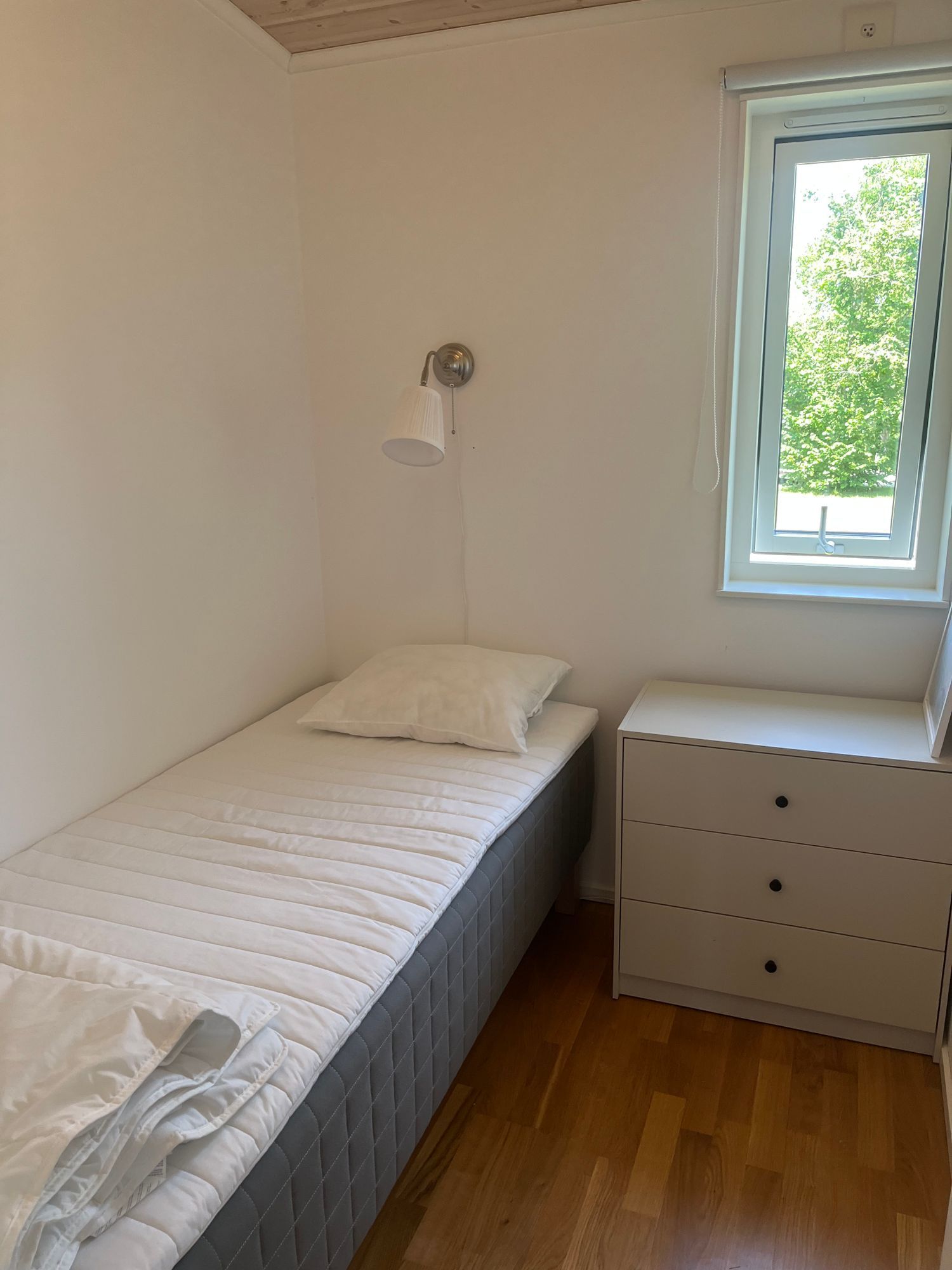 Två stugor 65 + 44 m2 på stor tomt i Gnisvärd – bild 7 av 17