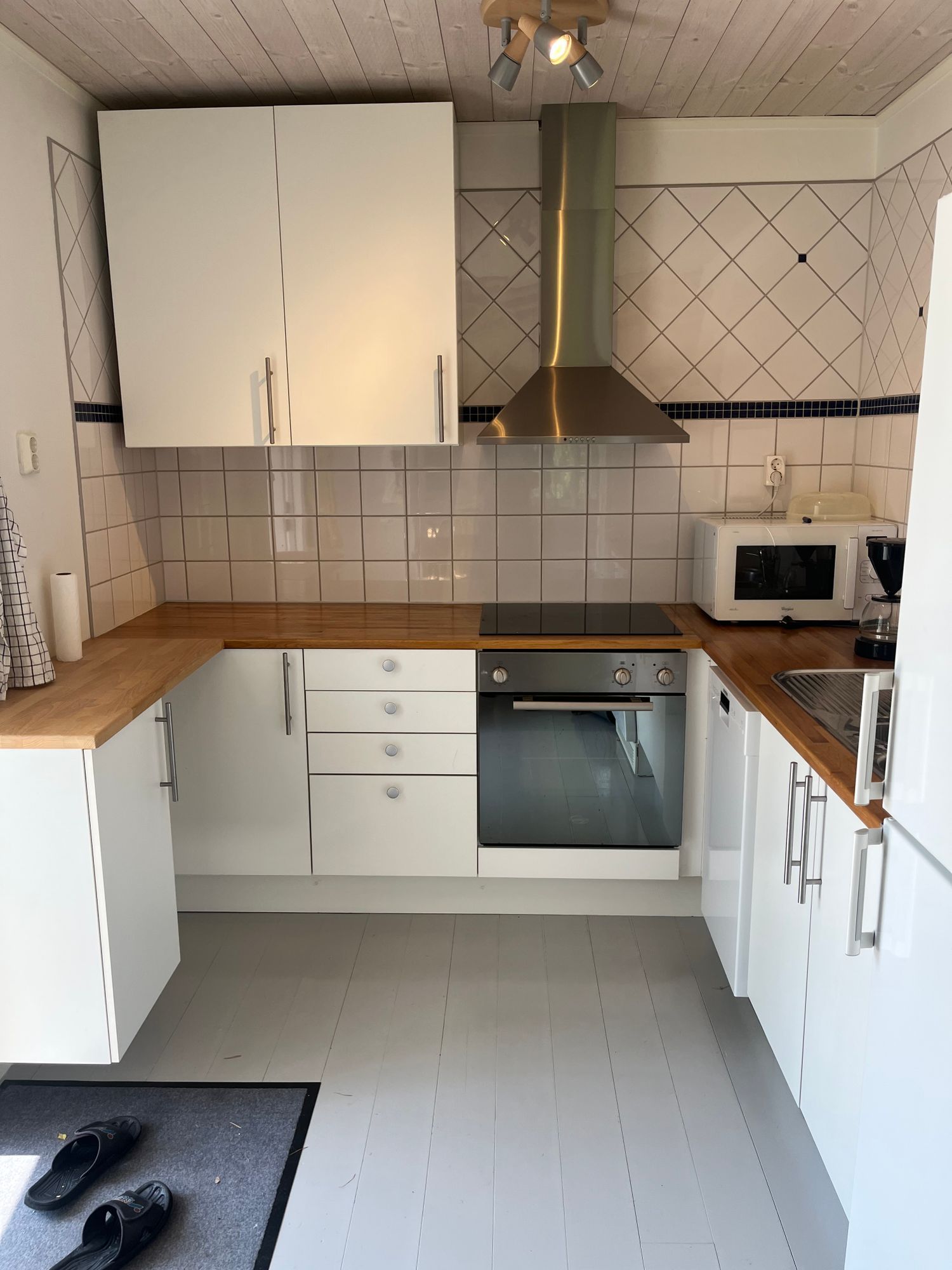 Två stugor 65 + 44 m2 på stor tomt i Gnisvärd – bild 11 av 17