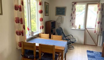 Mysig lägenhet nära badplats