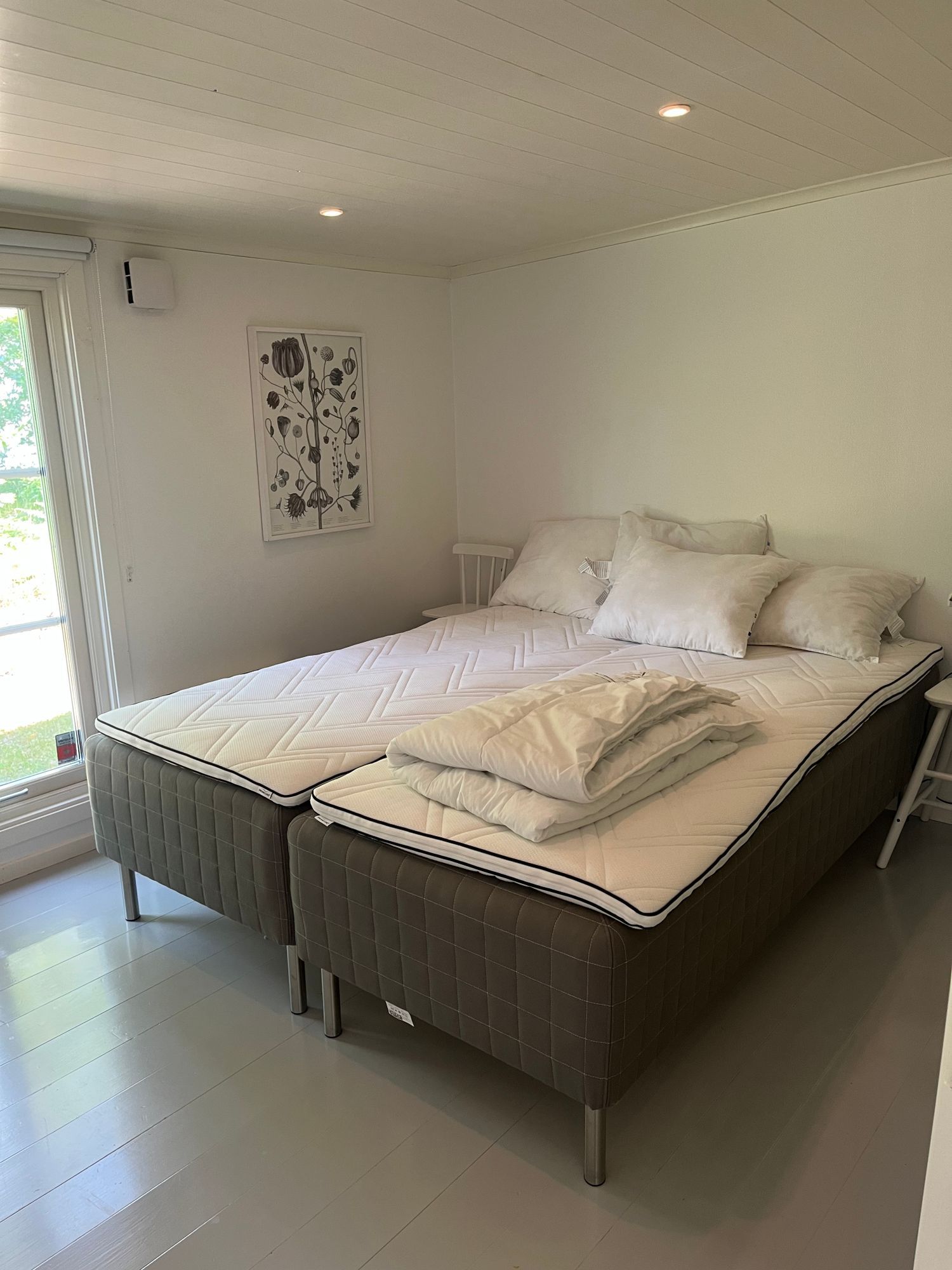 Två stugor 65 + 44 m2 på stor tomt i Gnisvärd – bild 13 av 17