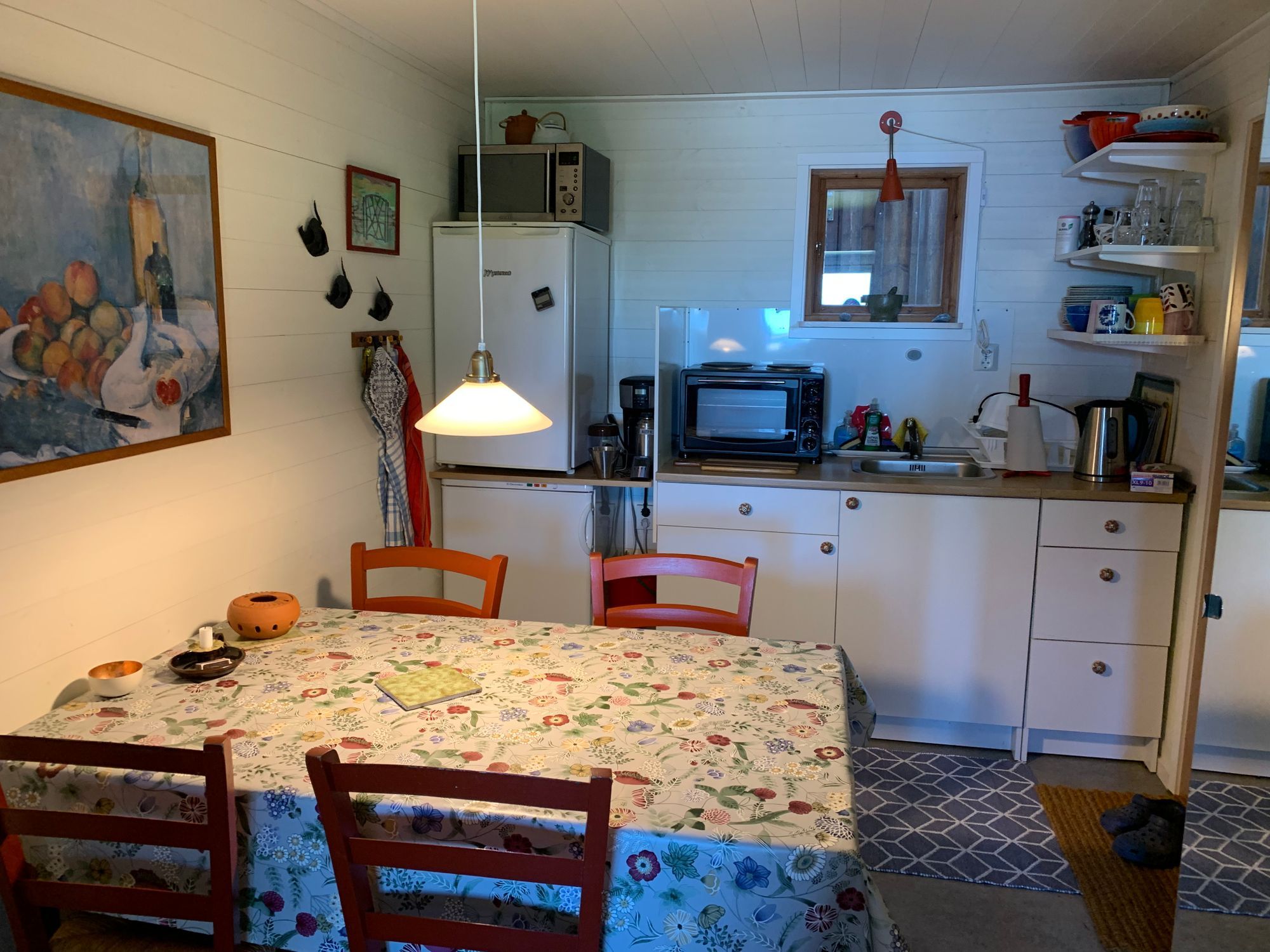 Litet hus nära havet, Hakefjorden sydöstra Tjörn – bild 6 av 15