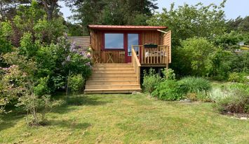 Litet hus nära havet, Hakefjorden sydöstra Tjörn