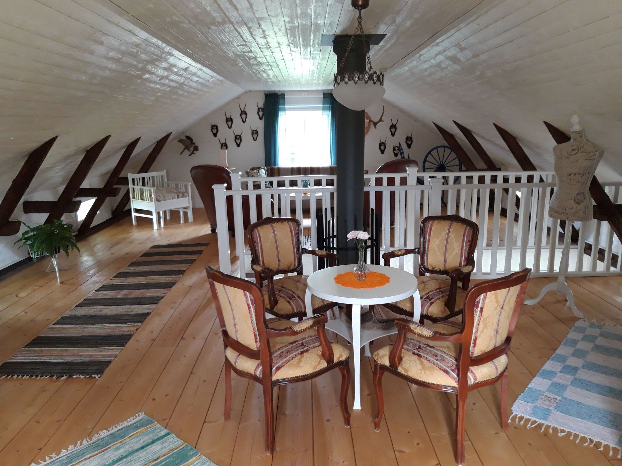 Naturskön och lantlig idyll mellan sjöar. – bild 12 av 24