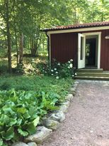 Wonderful lakeside cottage