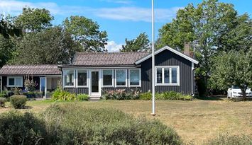 Stuga vid Össby med havsutsikt och enskilt läge