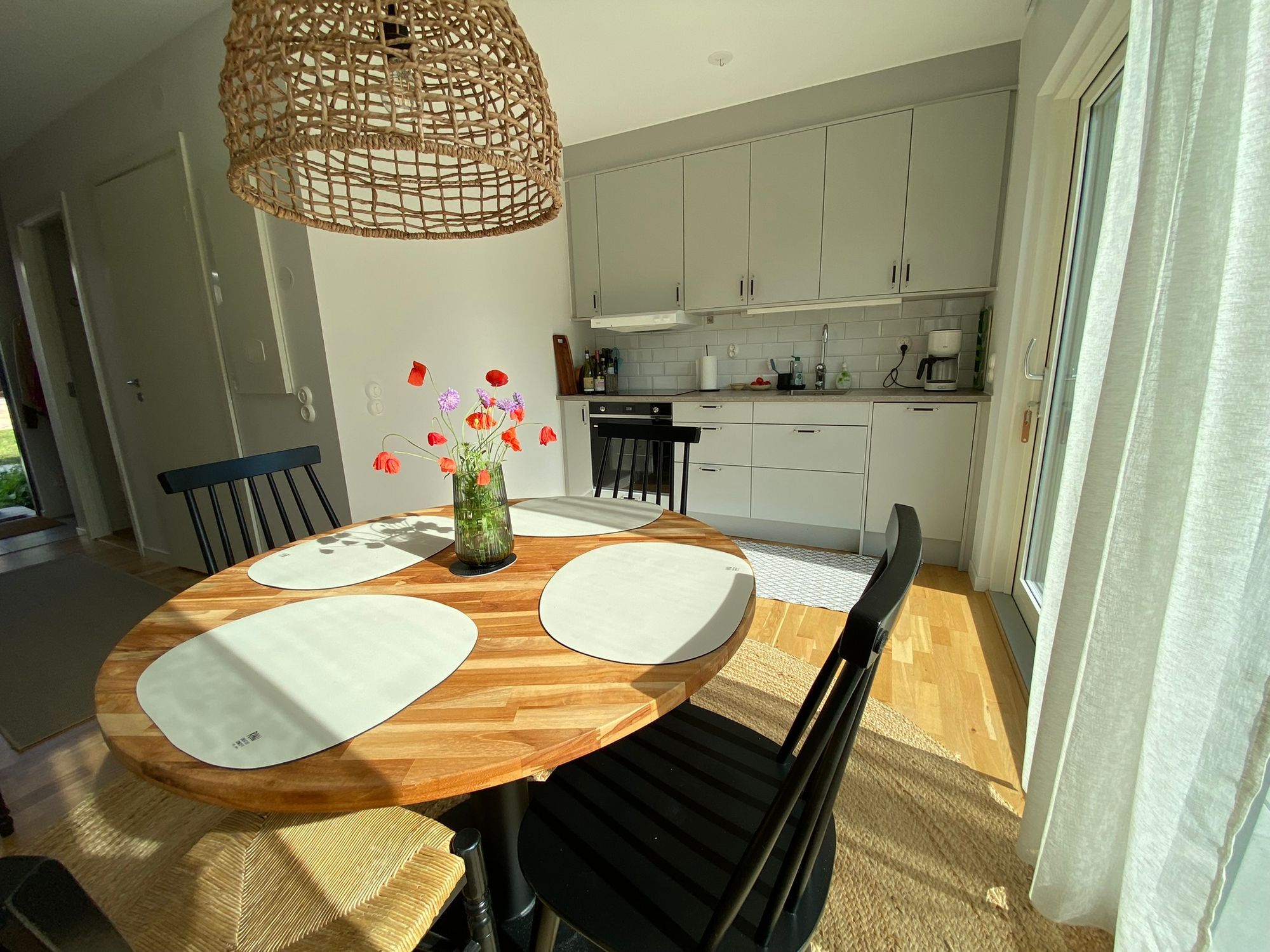 Drömläge i nytt gavelradhus med 2 min strand & hav – bild 4 av 24
