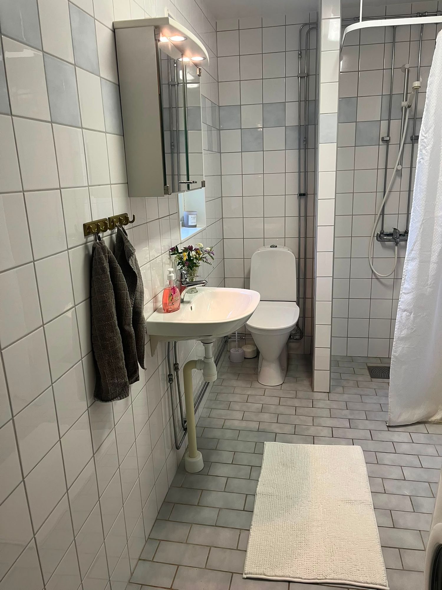 Sjönära fritidshus i lugna omgivningar – bild 6 av 24