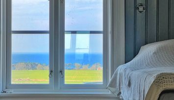 Helrenoverat sekelskifteshus med havsutsikt